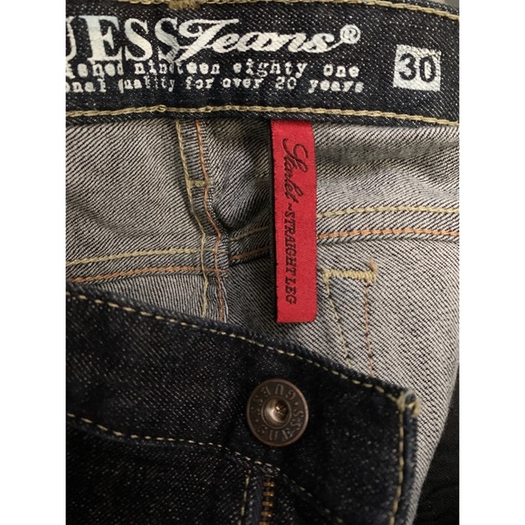 Women’s GUESS jeans - Picture 4 of 4